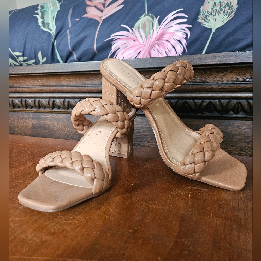 Sincerely Jules Braided Tan Women's Chunk Heels Size: 9.5 (only worn once)